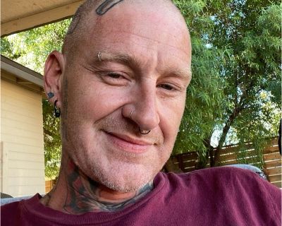 $800 /month. Age: 40 * Any pets?: No * Occupation: Professional * Gender: Male. Non-smoking room preferred. Pets are fine. No preference specified. Age preference: 21 - 50. Looking in: Deer Valley , North Mountain , Paradise Valley , Scottsdale. I am a professional male aged 40. I am looking for a small or large room. I am available to move from 10/27/2025 and have a budget of $800/month. I wou...