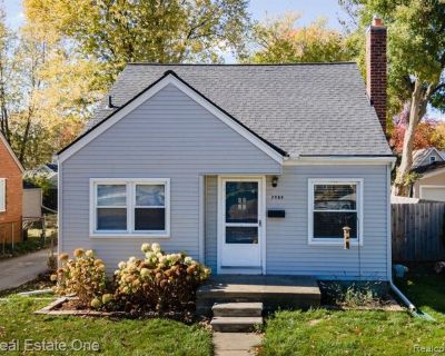 2989 Cummings Ave. WELCOME TO THIS CHARMING BERKLEY HOME - perfectly located just minutes from DOWNTOWN shops, restaurants, and parks! This beautifully maintained home blends classic character with modern comfort. Enjoy a bright, spacious living room, a separate dining area open to the kitchen, and a large primary suite upstairs that feels like a private retreat. The home has been thoughtfully ...