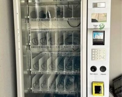 2022 VendTech TCN6G Snack and Soda Cold Drink Combo Vending Machine For Sale in Texas!