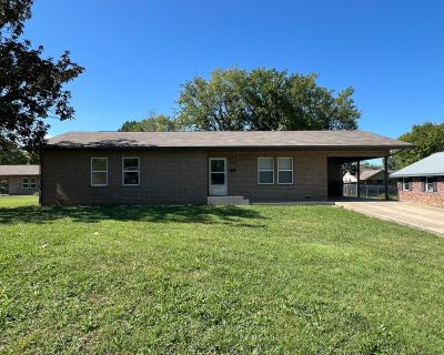 3 Bedroom 2BA 1256 ft Single Family House For Sale in Willow Springs, MO