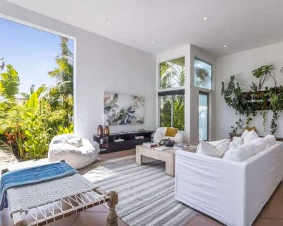 3 Bedroom 3BA 2810 ft Single Family Home For Sale in VENICE, CA