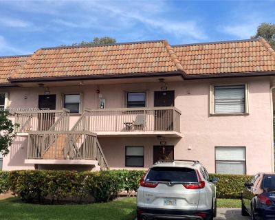 2 Bedroom 2BA 806 ft Condo For Rent in Pembroke Pines, FL