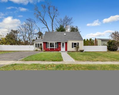 4 Bedroom 2BA 1683 ft Single Family House For Sale in Stratford, CT