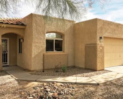 3 Bedroom 2BA 1600 ft Pet-Friendly Apartment For Rent in Casas Adobes, AZ