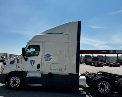 2018 Freightliner Cascadia 113