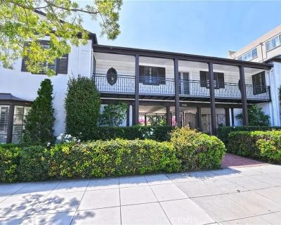 3 Bedroom 2BA 3000 ft Furnished Townhouse For Rent in Beverly Hills, CA