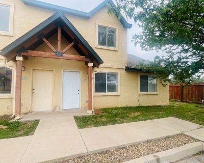 4 Bedroom 2BA 1230 ft Pet-Friendly Apartment For Rent in Texico, NM