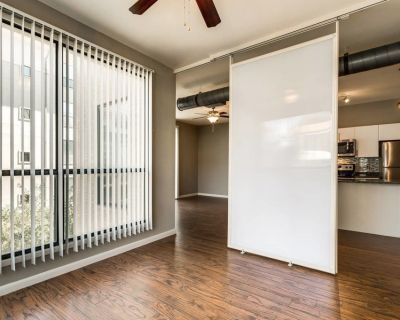 1 Bedroom 1BA 902 ft Pet-Friendly Condo For Rent in Plano, TX