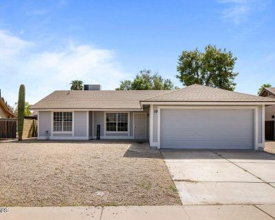 3 Bedroom 2BA 1195 ft Apartment For Rent in Phoenix, AZ