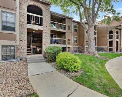 2 Bedroom 2BA 1115 ft Pet-Friendly Apartment For Rent in Lakewood, CO