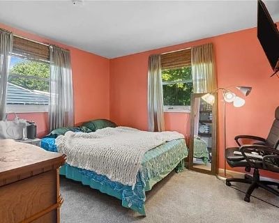 2400 ft Furnished Pet-Friendly Room For Rent in Hampton, VA