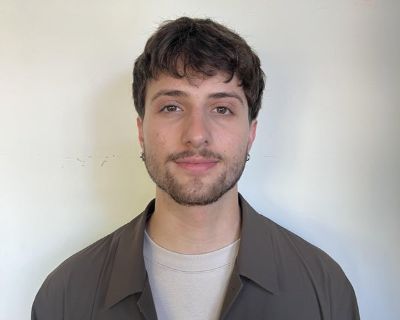 $1,300 /month. Age: 22 * Any pets?: No * Occupation: Professional * Gender: Male. Non-smoking room preferred. Pets are fine. Males preferred. Age preference: 18 - 30. Looking in: Berkeley , Contra Costa County , Daly City , Fremont , Hayward , Mountain View , North Bay , Oakland , Palo Alto , Redwood City , San Francisco , San Mateo , Santa Clara , South San Francisco , Sunnyvale. Hey, I m 22 a...