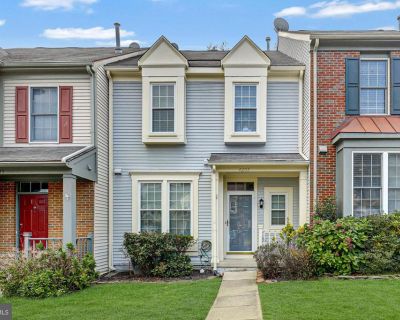 4207 Devonwood Way. Property for Rent in Woodbridge, VA for $2,831 with 3 bedrooms and 3 full baths, 1 half bath. This 2,092 square foot property was built in 1987 on a lot size of 0.04.. Spacious three level three bedroom 3.5 bath townhome in gorgeous Westridge. Close to everything. Walk to elementary school. Basement has no exit to outside. No pets. No smoking or vaping of any substance in or...