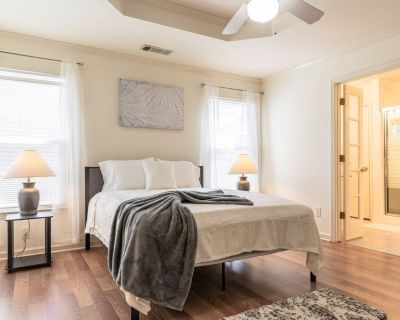 4 beds 2 bath house vacation rental in Snellville, GA