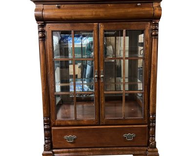 Thomasville Vintage Lighted China Cabinet
