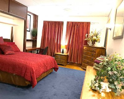 Private room with shared bathroom in a House with 4 roomies, Peoria, IL 61606