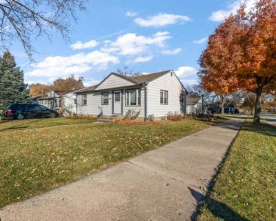 3 Bedroom 2BA 1415 ft Single Family Home For Sale in MILWAUKEE, WI