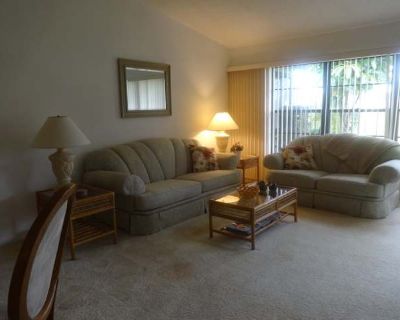 2 Bedroom 2BA 900 ft Furnished Apartment For Rent in Venice, FL