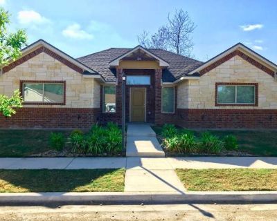 4 Bedroom 4.5BA 1575 ft Pet-Friendly Apartment For Rent in Waco, TX