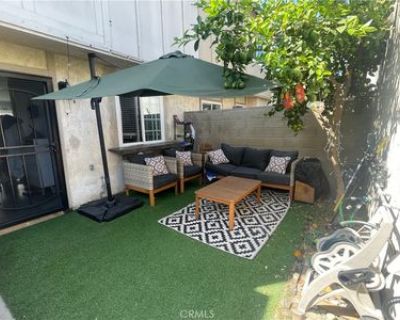 2 Bedroom 2BA 948 ft Townhouse For Sale in North Hills, CA