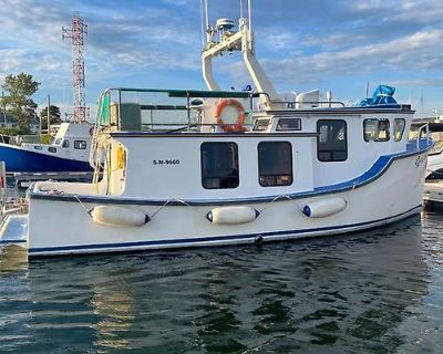 2003 Fiberglass Pleasure Boat