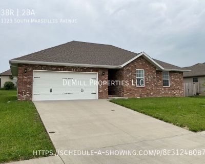 1323 South Marseilles Avenue. Discover comfort and convenience in the heart of Republic, Missouri. This charming 2019 residence combines modern amenities with a prime location ideal for those seeking a peaceful setting with easy access to the surrounding region. Move-in Special: $500.00 discount on rent if your move-in date is in November! Key Features & Highlights - Thoughtfully designed livin...