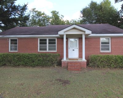 3 Bedroom 1BA 1239 ft Single Family House For Sale in Butler, GA