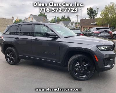 2023 Jeep Grand Cherokee Laredo 4WD