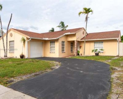 3 Bedroom 2BA 1640 ft Single Family Home For Sale in DAVIE, FL