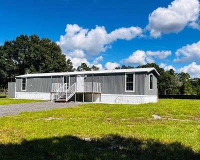 3 Bedroom 2BA 924 ft Mobile Home For Sale in Clewiston, FL