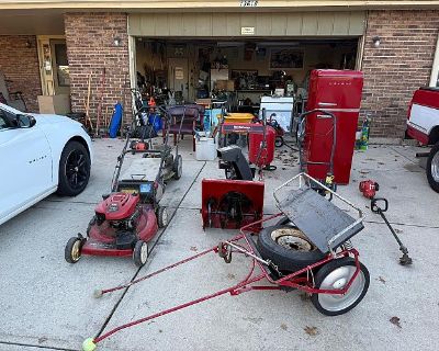 Huge garage sale / moving sale!!!!