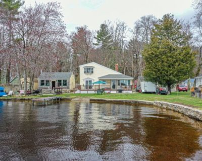 Captivating lakeside waterfront property 3 bed 2.5 bath