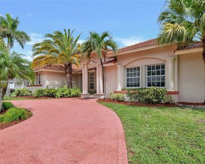 5 Bedroom 4BA 3022 ft Single Family Home For Rent in Palmetto Bay, FL