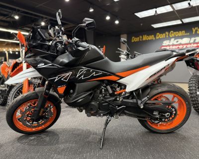 2024 KTM SMT 890