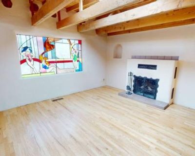 1 Bedroom 1BA 810 ft Apartment For Rent in Santa Fe, NM