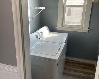 Shared room with shared bathroom in an apartment with 1 roomie