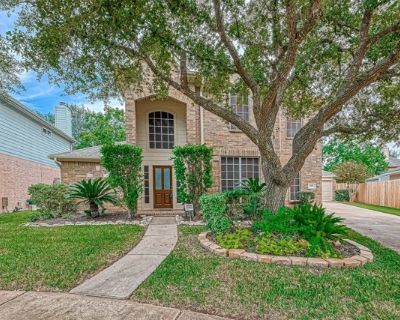 4026 N Barnett Way. Nice and well-kept two-story home located at the front of Sienna, in an oversized, quiet cul-de-sac. This home is in a very popular area and is zoned to some of the best schools. The bathrooms were recently renovated. The home has 4 bedrooms, 2.5 baths, a game room, and a separate dining room. The layout is open and easy to use for everyday living. The refrigerator, washer, ...