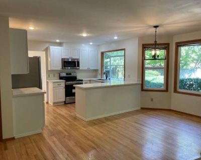 3 Bedroom 2.5BA 1840 ft Apartment For Rent in Sammamish, WA