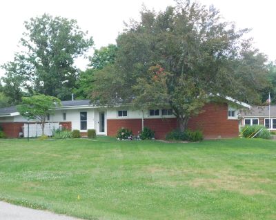 3 Bedroom 1BA 1711 ft Single Family House For Rent in Farmington, MI