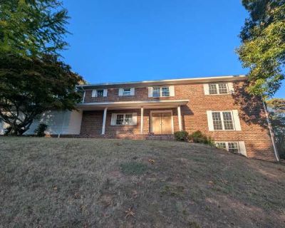 2 Bedroom 1BA 1880 ft Pet-Friendly Apartment For Rent in Lenoir City, TN