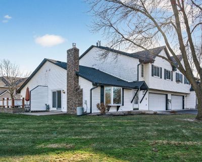 2 Bedroom 1BA 1054 ft Townhouse For Sale in Oakdale, MN