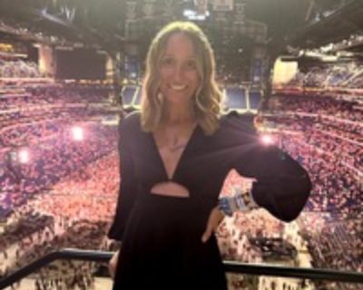 Hi! I ll be graduating in May 2026 from Ohio Wesleyan University, a small liberal arts college in Delaware, Ohio where I double majored in Finance and Business Management and play collegiate women s soccer. I ll be moving to Minneapolis in June 2026 to start a two-year Finance Rotational Program at Ameriprise Financial and am looking to live in the North Loop. I m hoping to find a roommate to s...