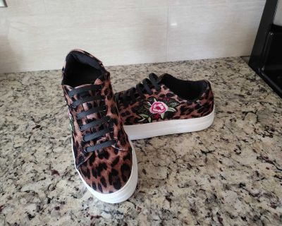 Madden Girl Sneakers size 7 Runners