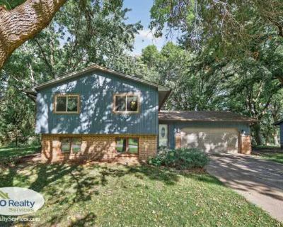 4 Bedroom 2BA 1896 ft Pet-Friendly Apartment For Rent in Maple Grove, MN