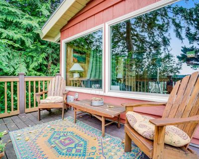 1 Bedroom 1BA House Vacation Rental in Sunny Bay Beach House, Gig Harbor, WA