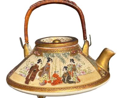 Antique Meiji Period Japanese Satsuma Tea Pot Japan, 19th Century a True Asian Beauty