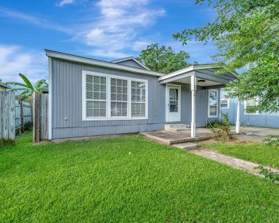 5 Bedroom 3BA 1844 ft Single Family House For Sale in Freeport, TX