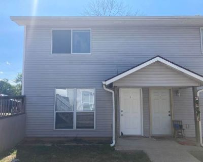 2 Bedroom 1.5BA 965 ft Pet-Friendly Apartment For Rent in Osage Beach, MO