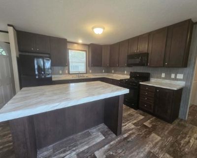 2 Bedroom 2BA 960 ft Mobile Home For Rent in Orion Township, MI
