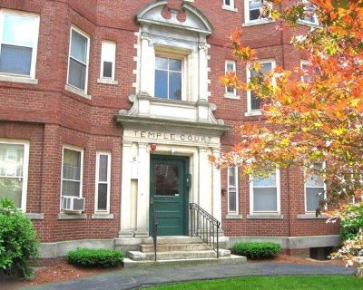 1 Bedroom 1BA Condo For Sale in Salem, MA